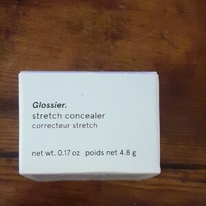 Glossier Stretch Concealer in Medium Neutral